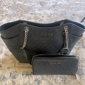 MICHAEL KORS PURSE AND WALLET